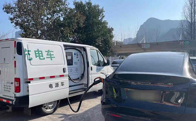 普格汽车搭电